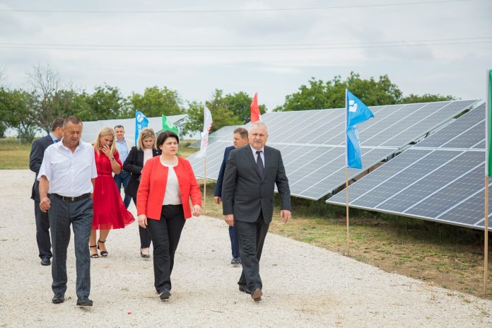 Moldovan PM visits the largest photovoltaic park in the Republic of Moldova
