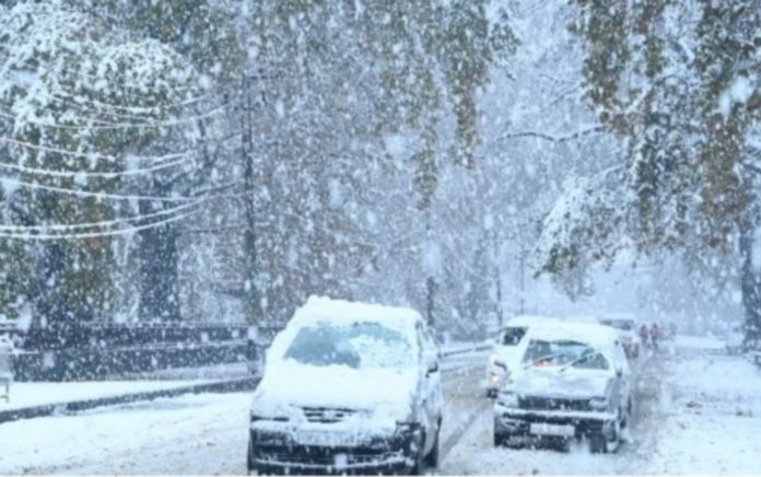 Code Orange advisory of heavy snowfall extended till Wednesday, countrywide cold snap ahead