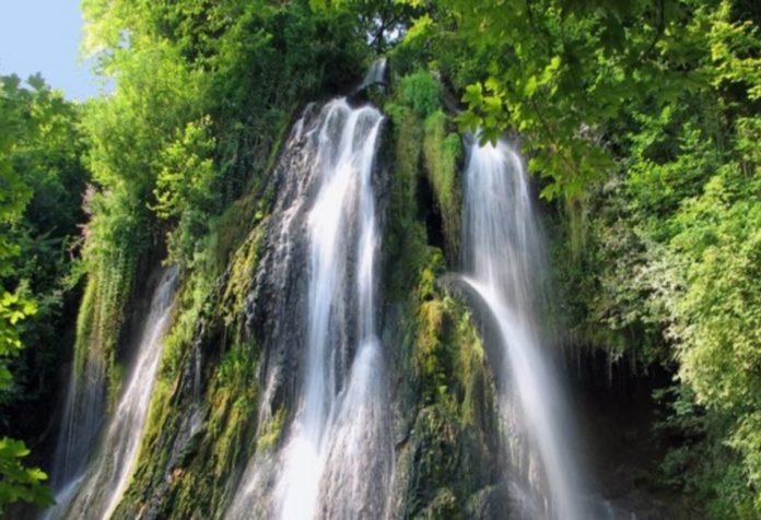 Several limestone formations of Clocota Waterfall have collapsed