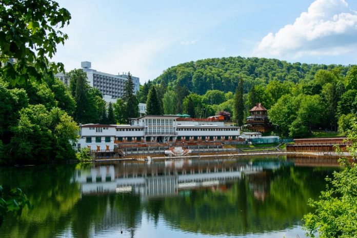 One-off exhibition unveiled about life in the depths of the heliothermal Ursu Lake