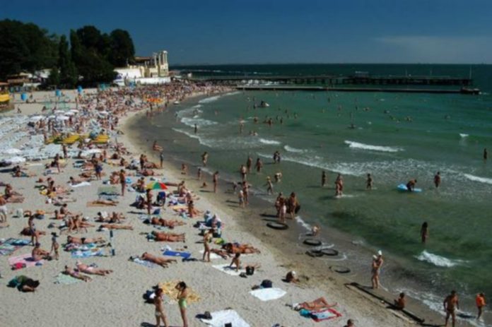 War kills off Odessa's tourism, bathing forbidden because of sea mines