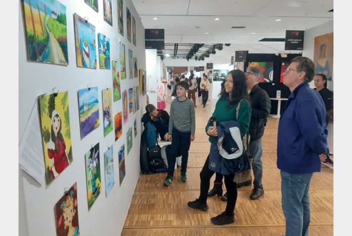 10-year-old up-and-coming painting talent Dragos Dobocan exhibits at International Salon of Contemporary Art in Paris